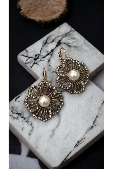 İnci Sallantılı Çiçek Figür Küpe - Resim 5