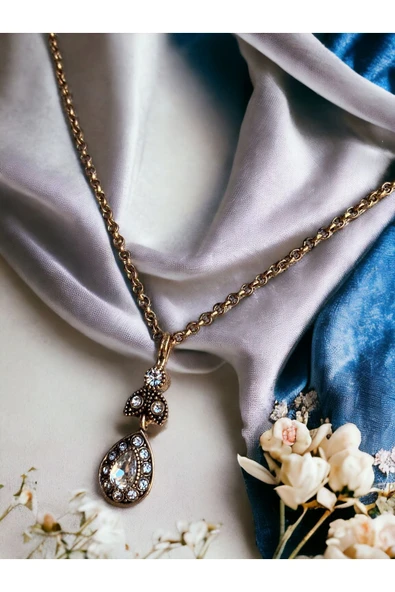 Kristal Taşlı Küçük Su Damlası Kolye ürün görseli