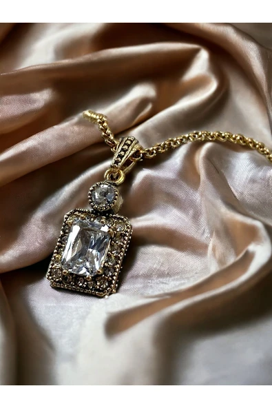 Zirkon Taşlı Baget Kolye ürün görseli