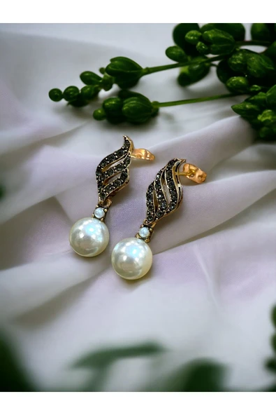 Zirkon Taşlı Mayorka İnci Küpe ürün görseli