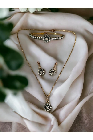 Zirkon Taşlı Papatya Desen Set ürün görseli