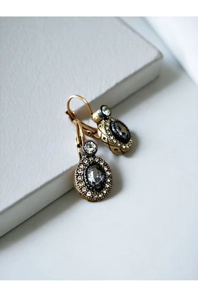 Oval Kesim Zirkon Taşlı Küpe ürün görseli