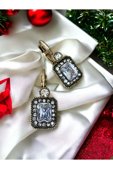 Zirkon Taşlı Baget Küpe ürün görseli