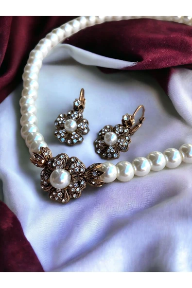 Beyaz Kristal Taşlı Yonca Figür İnci Kolye ve Küpe Seti - 3