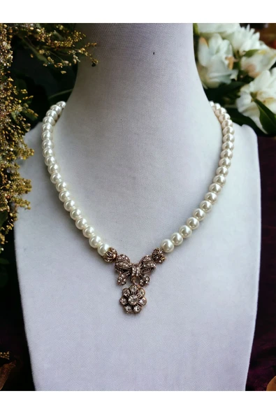 Papatya Sallantılı Fiyonk Figür İnci Kolye - Resim 3