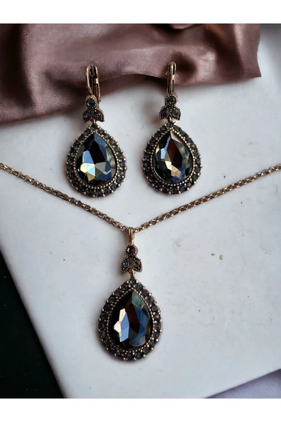 Elmas Montür Kristal Taşlı Su Damlası Küpe ve Kolye Seti ürün görseli