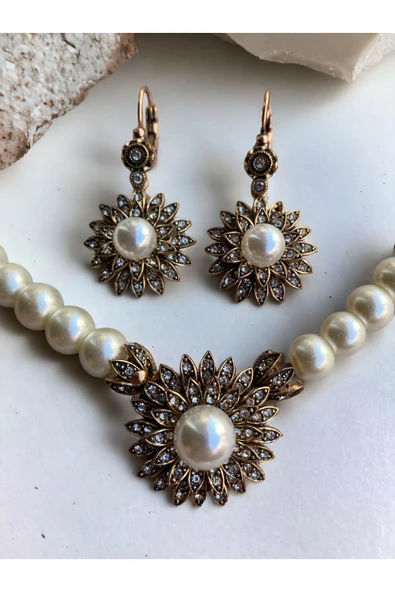 Beyaz Kristal Taşlı Çiçek Figür İnci Kolye ve Sallantılı Küpe Seti - 3