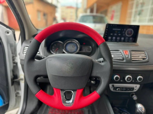 Fluence Tuşsuz Araca Özel Direksiyon Kılıfı (KIRMIZI NOKTA) ürün görseli