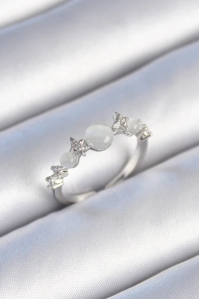 Pirinç Gümüş Renk Zirkon Taşlı Yıldız Detay Beyaz Mineli Kadın Yüzük - TJ-BYK3441 ürün görseli