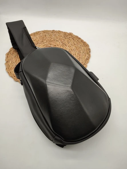 Üçgen Bombeli Göğüs Çantası Siyah Renk - Resim 6