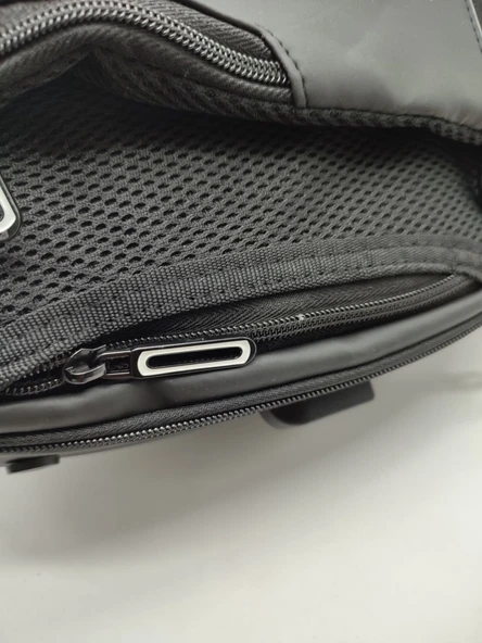 Üçgen Bombeli Göğüs Çantası Siyah Renk - Resim 3