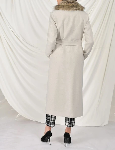 Yakası Kürklü Kaşe Kadın Kaban - Resim 3