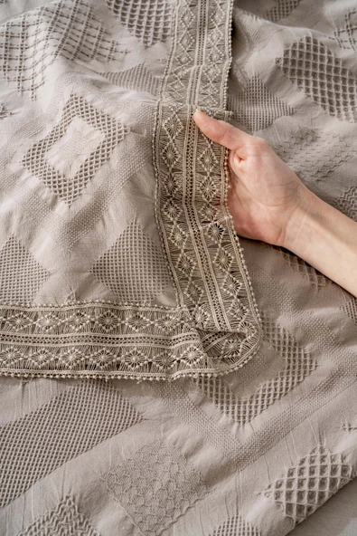 Rivaİstanbul Freya Vizon Güpürlü %100 Pamuklu Çift Kişilik Nevresimli Pike Seti - 7 Parça Çeyiz Seti - Resim 7