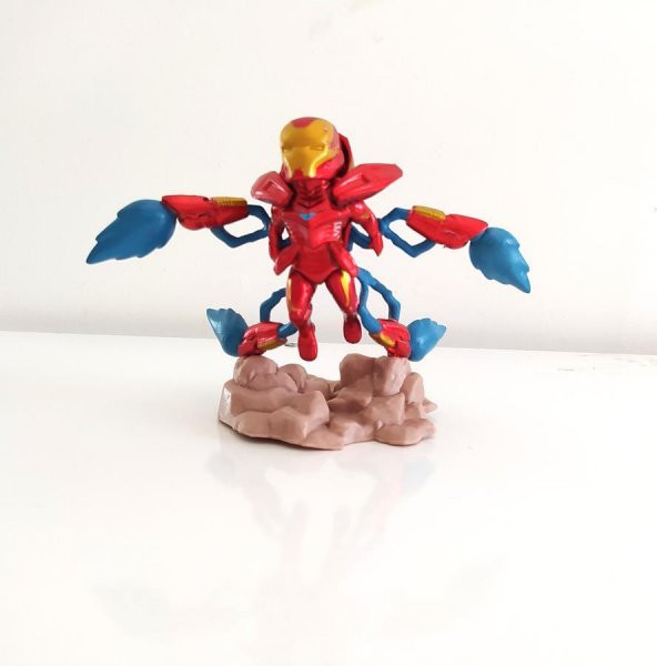 Uçan Iron Man 3D Figür Oyuncak Masaüstü Süsü Biblo 11 cm