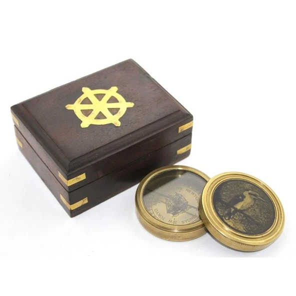 Ahşap Kutulu Pirinç Pusula ürün görseli