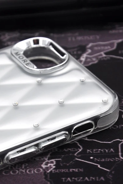 iPhone 7 / 8 Uyumlu Baklava Desenli Pırlanta Taşlı Sert Kapak Kılıf Beyaz - Resim 4