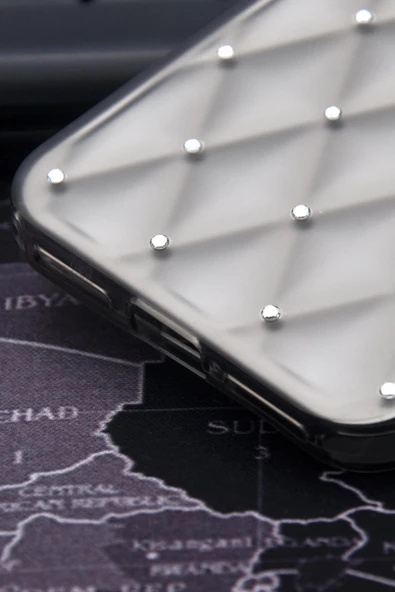 iPhone 7 / 8 Uyumlu Baklava Desenli Pırlanta Taşlı Sert Kapak Kılıf Gri - Resim 5