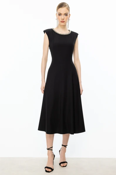 Ekol Yuvarlak Yaka Kolsuz Vatkalı Yakası Taş Detaylı Midi Özel Gün Kadın Elbise 25YEKL05020