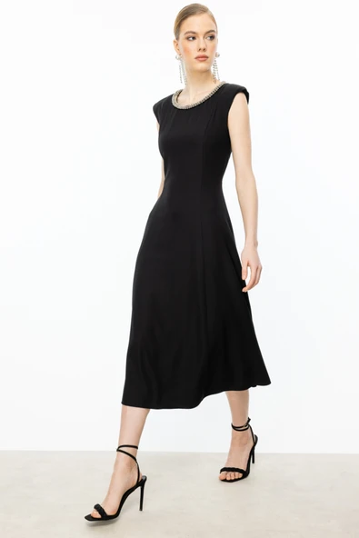 Ekol Yuvarlak Yaka Kolsuz Vatkalı Yakası Taş Detaylı Midi Özel Gün Kadın Elbise 25YEKL05020 - 2