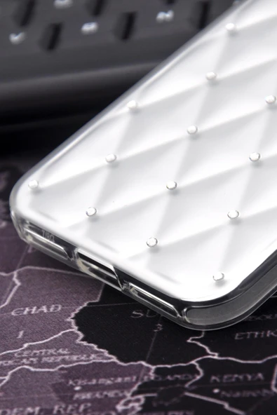 iPhone 7 Plus / 8 Plus Uyumlu Baklava Desenli Pırlanta Taşlı Sert Kapak Kılıf Beyaz - Resim 5