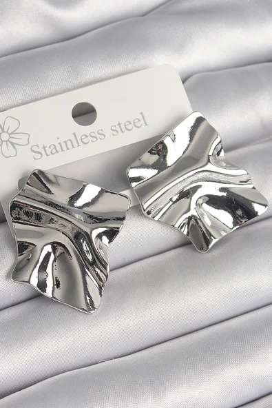 Pirinç Gümüş Renk İşlemeli Kare Plaka Model Kadın Küpe - EBJ250301W31500 ürün görseli