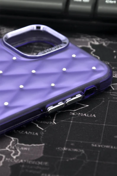 iPhone 15 Pro Max Uyumlu Baklava Desenli Pırlanta Taşlı Sert Kapak Kılıf Mor - Resim 4
