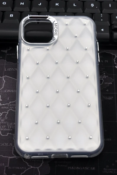 iPhone 16 Pro Uyumlu Baklava Desenli Pırlanta Taşlı Sert Kapak Kılıf Beyaz - Resim 2
