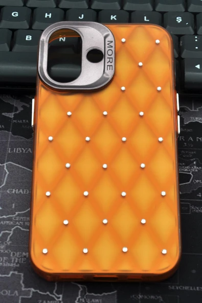 iPhone 16 Uyumlu Baklava Desenli Pırlanta Taşlı Sert Kapak Kılıf Turuncu - Resim 2