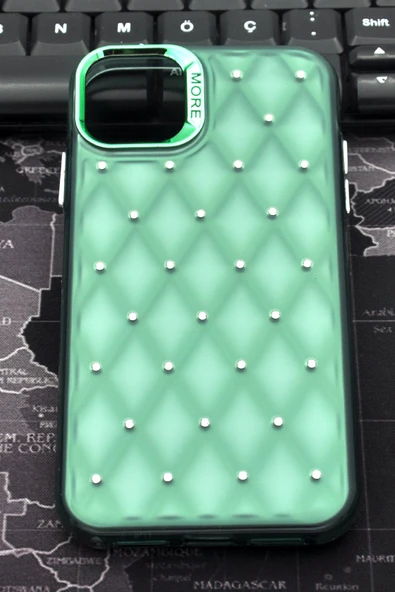 iPhone 15 Pro Uyumlu Baklava Desenli Pırlanta Taşlı Sert Kapak Kılıf Zümrüt Yeşil - Resim 2