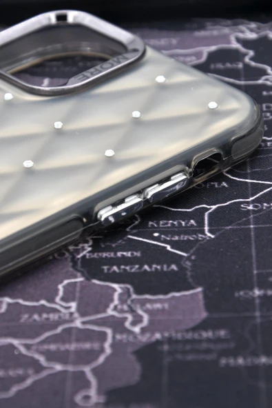 iPhone 12 Uyumlu Baklava Desenli Pırlanta Taşlı Sert Kapak Kılıf Gri - Resim 4