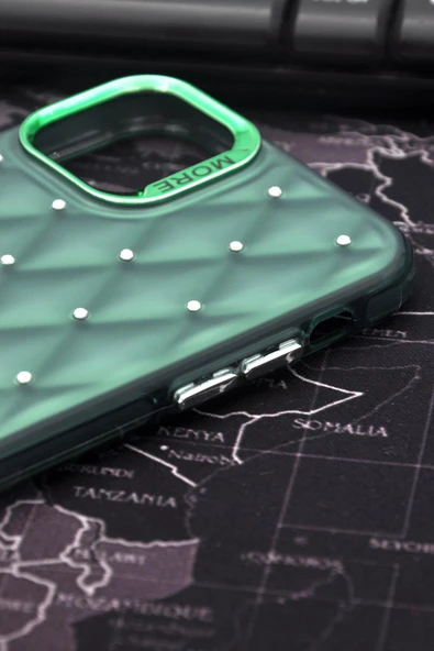 iPhone 11 Uyumlu Baklava Desenli Pırlanta Taşlı Sert Kapak Kılıf Zümrüt Yeşil - Resim 4