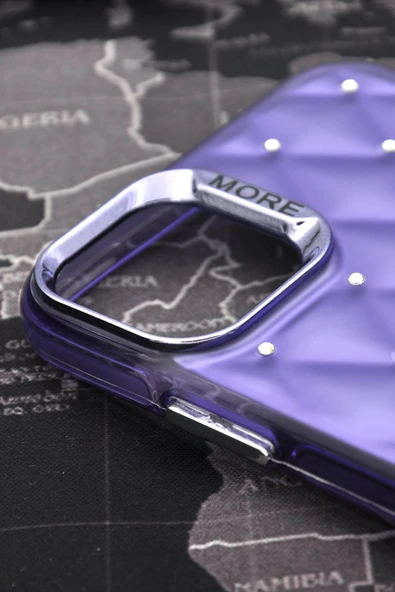 iPhone 15 Pro Max Uyumlu Baklava Desenli Pırlanta Taşlı Sert Kapak Kılıf Mor - Resim 3