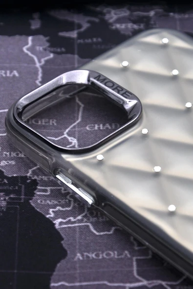 iPhone 13 Pro Max Uyumlu Baklava Desenli Pırlanta Taşlı Sert Kapak Kılıf Gri - Resim 3