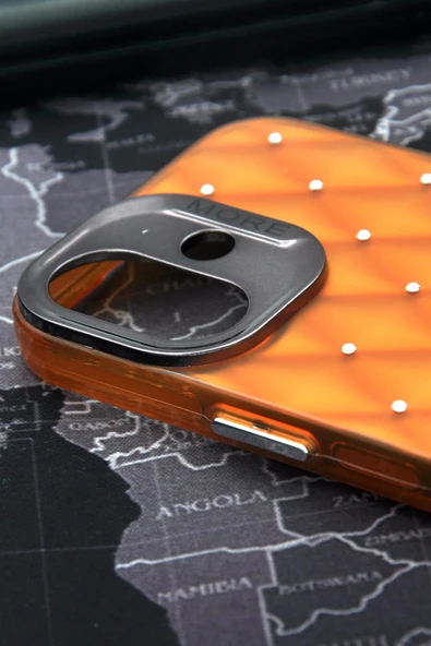 iPhone 16 Uyumlu Baklava Desenli Pırlanta Taşlı Sert Kapak Kılıf Turuncu - Resim 3