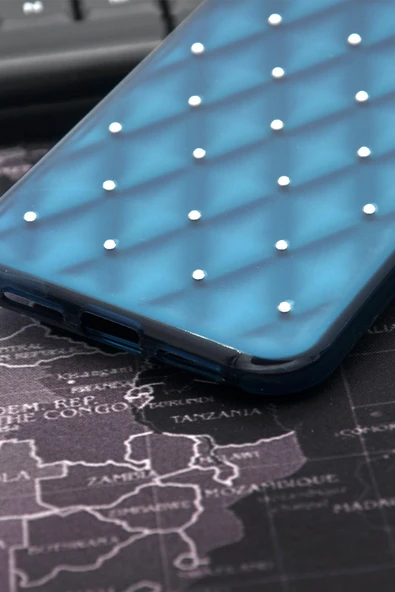 iPhone 12 Uyumlu Baklava Desenli Pırlanta Taşlı Sert Kapak Kılıf Petrol Mavi - Resim 5