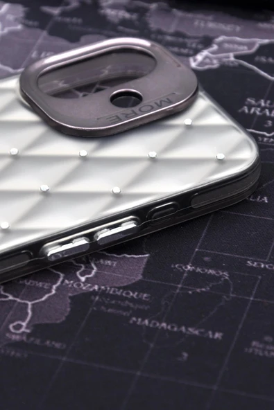 iPhone 16 Uyumlu Baklava Desenli Pırlanta Taşlı Sert Kapak Kılıf Gri - Resim 4