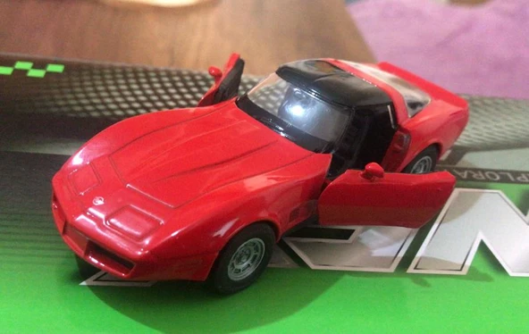 Oyuncak Metal Model Araba 1 / 36 Çek Bırak 1982 Corvette Coupe Kırmızı - 5