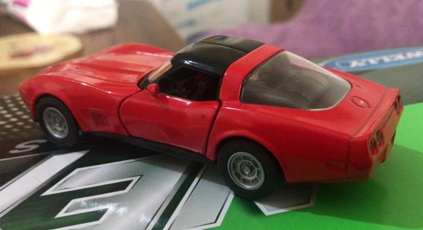 Oyuncak Metal Model Araba 1 / 36 Çek Bırak 1982 Corvette Coupe Kırmızı - 2