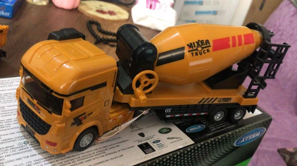 Oyuncak Koleksiyon İş makinaları Mikser Kamyonu Beton Dökücü 25 cm - 4
