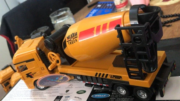 Oyuncak Koleksiyon İş makinaları Mikser Kamyonu Beton Dökücü 25 cm - 5