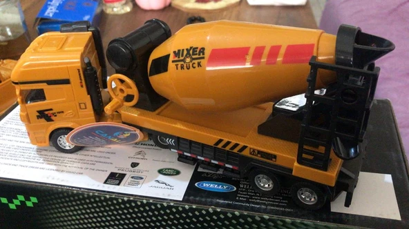 Oyuncak Koleksiyon İş makinaları Mikser Kamyonu Beton Dökücü 25 cm - 6