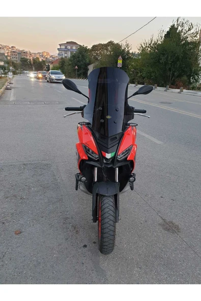 MOTOCAM Aprilia SR GT 200 Siperlik Ön Cam 2021 2024 Model 58cm Siyah Renkli 4mm