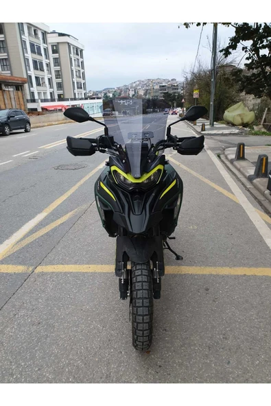 MOTOCAM Benelli TRK 702 X Siperlik Ön Cam 2024 Model 51cm Açıkfüme Renkli 4mm 4mm 1. TASARIM