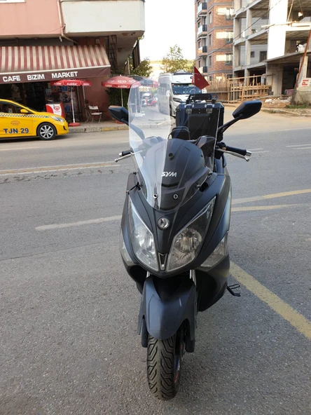 MOTOCAM Sym Joymax 250 İ Siperlik Ön Cam 2013 2017 Model 65cm Şeffaf Renkli 4mm ORTA BOYLU CAM