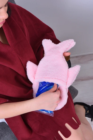 Shark Desenli Pembe Su Torbası Kılıfı Yumuşak, Rahatlatıcı ve Isı Terapisi (Termojel Hediyeli) - 5
