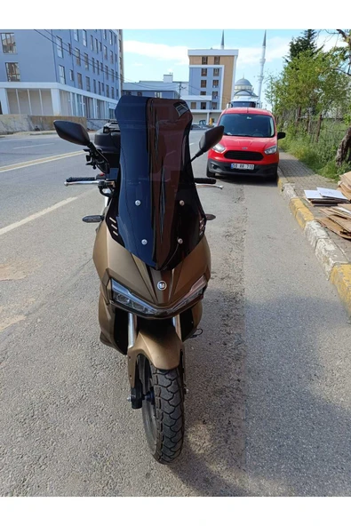 MOTOCAM Yuki Adventure 150 Siperlik Ön Cam 2021 2024 Model 55cm Siyah Renkli 4mm KISA SPOR CAM