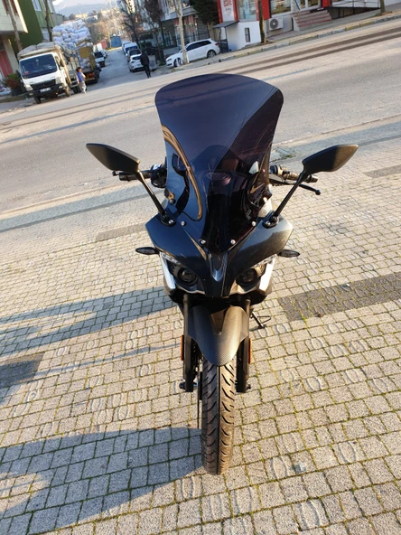 MOTOCAM Pulsar RS 200 Siperlik Ön Cam 2015-2024 Model 56cm Siyah Renkli 4mm UZUN CAM
