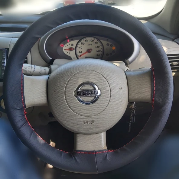 DİKİŞLİ DİREKSİYON KILIFI SİYAH DERİ KIRMIZI DİKİŞLİ NİSSAN MİCRA İÇİN ürün görseli