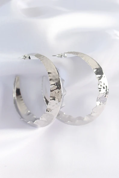 Pirinç Gümüş Renk Yaprak Desenli Halka Küpe - Resim 2