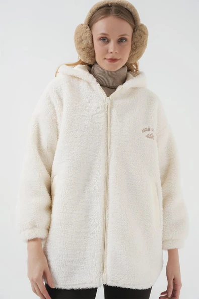 Lucky Life Kadın Oversize Kapüşonlu Beyaz Peluş Kaban
